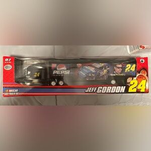 Jeff Gordon 2007 NASCAR 24 Pepsi truck